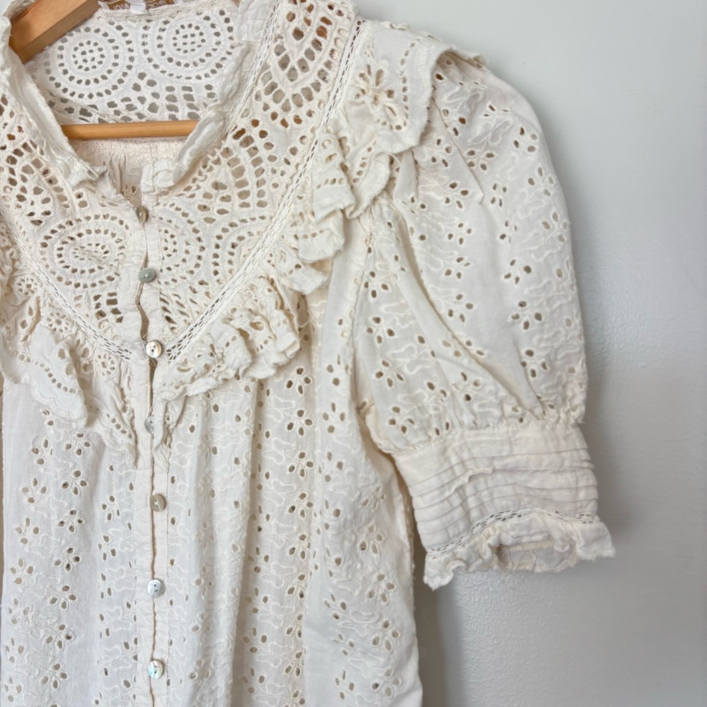 Love The Label Anthropologie‎ Dreamer Ruffled Eyelet Blouse 100% Cotton Size L - Picture 4 of 9